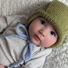 Load image into Gallery viewer, Hand Knit Baby Bonnet
